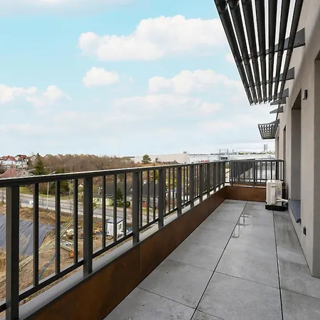 Unique Szczesliwa With Balcony Parking And Ac By Renters 아파트