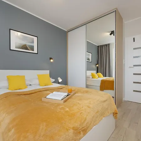 Unique Szczesliwa With Balcony Parking And Ac By Renters 아파트 *