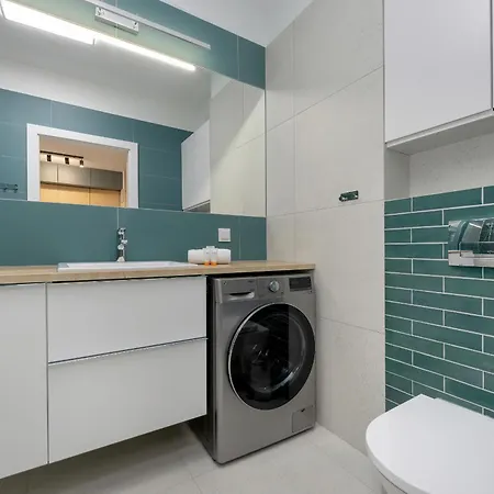 Unique Szczesliwa With Balcony Parking And Ac By Renters 아파트 *