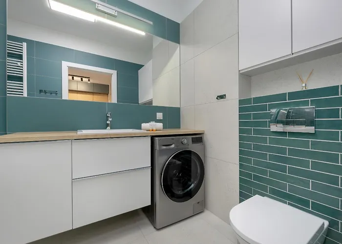 Unique Szczesliwa With Balcony Parking And Ac By Renters דירה *